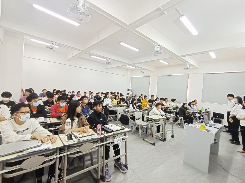 北大青鸟福州校区学费多少?
